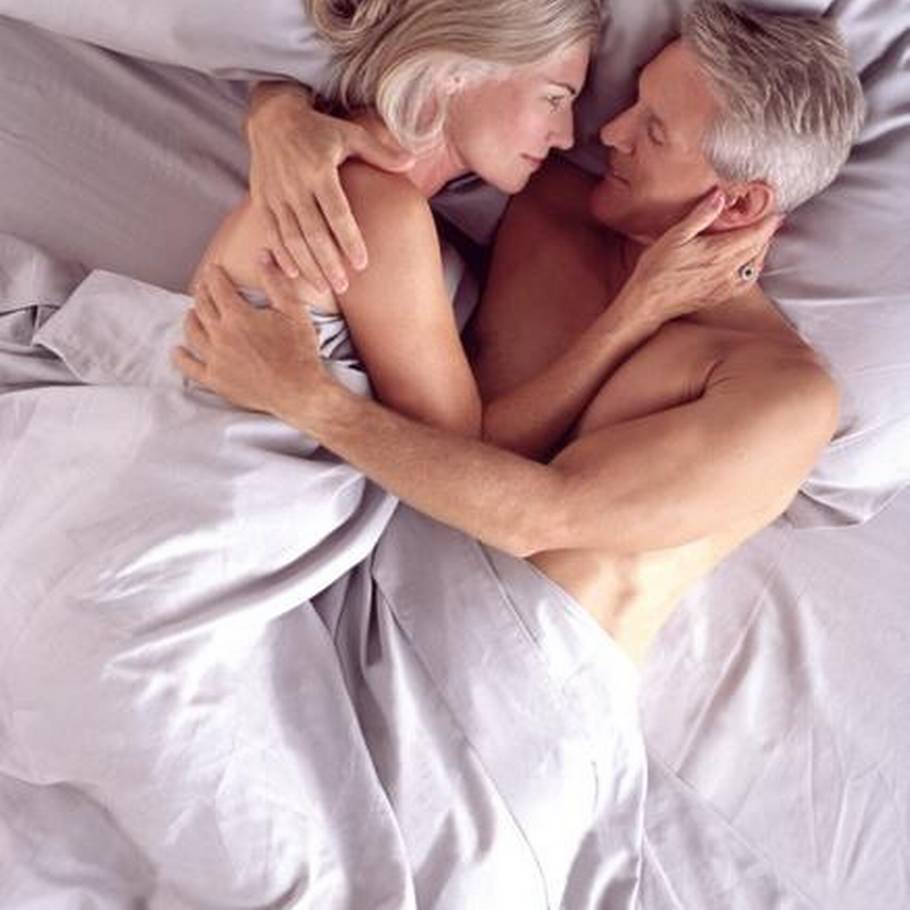 Голые зрелые пары в постели фото